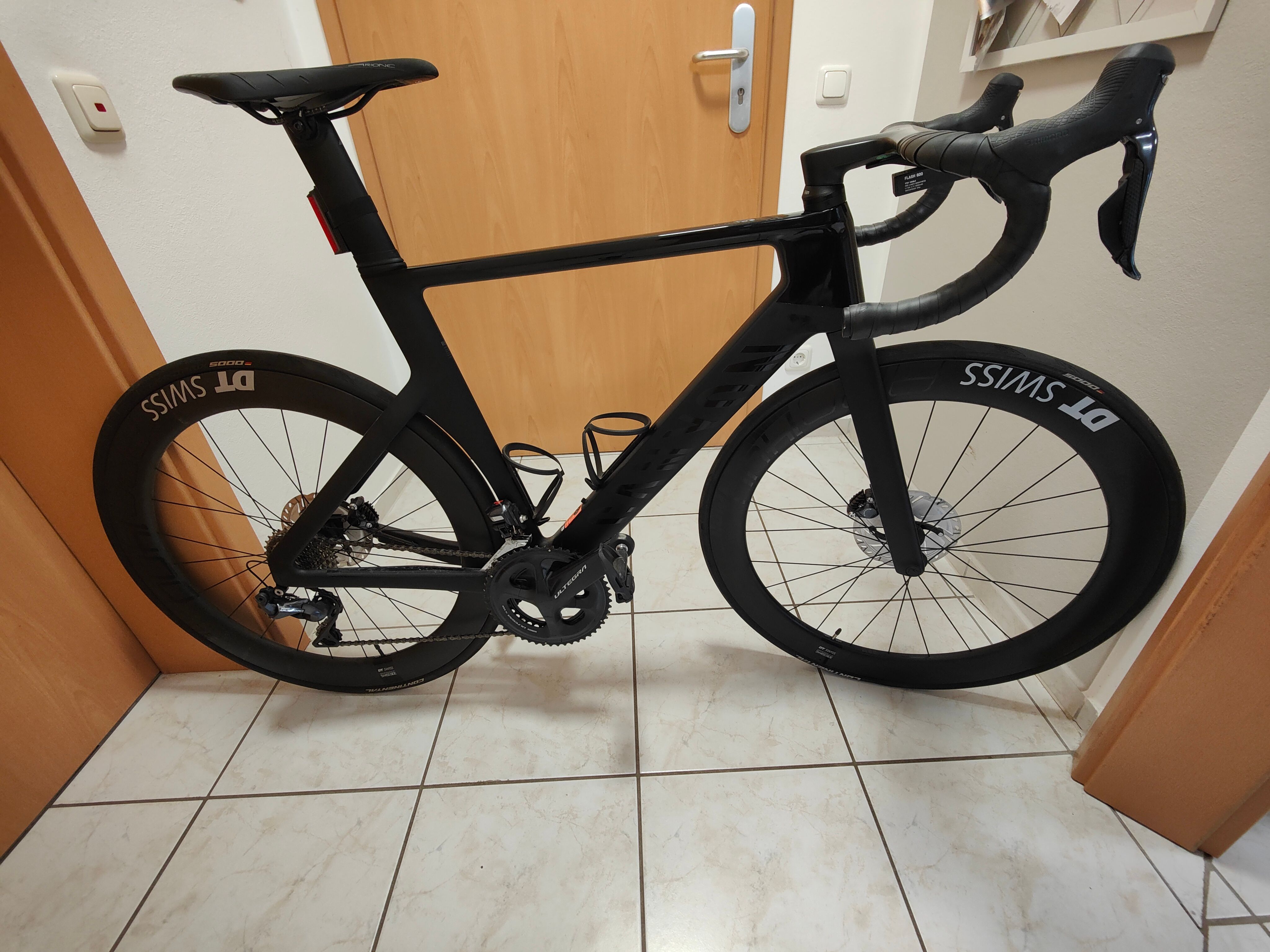 Canyon Aeroad CF SLX 8 Disc Di2 used in M buycycle