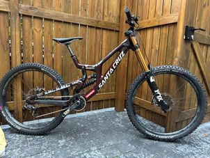 Santa Cruz V10 DH X01 Carbon CC MX used in L buycycle UK