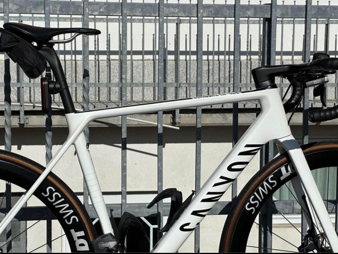 Canyon white online bike