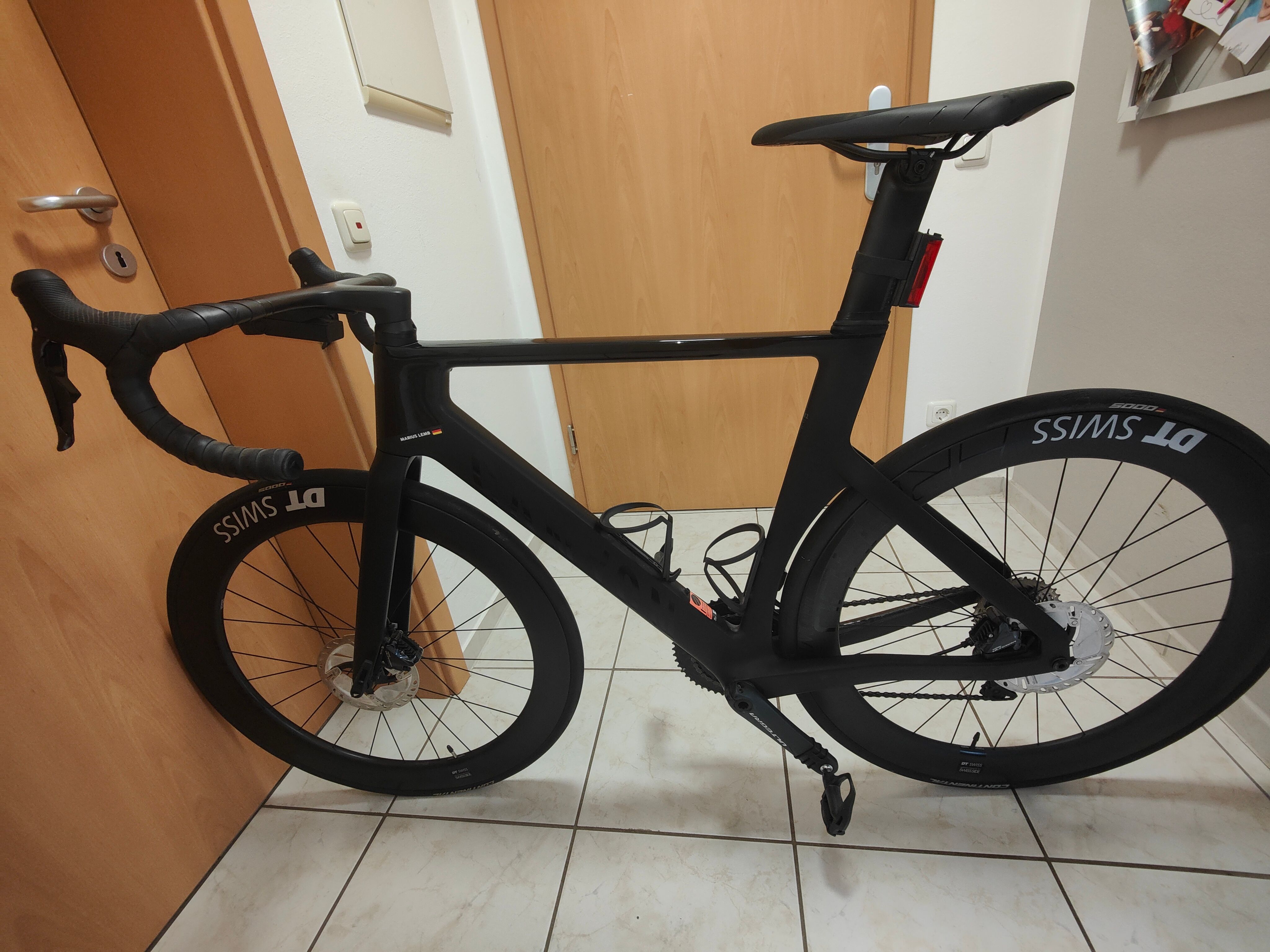 Canyon Aeroad CF SLX 8 Disc Di2 used in M buycycle