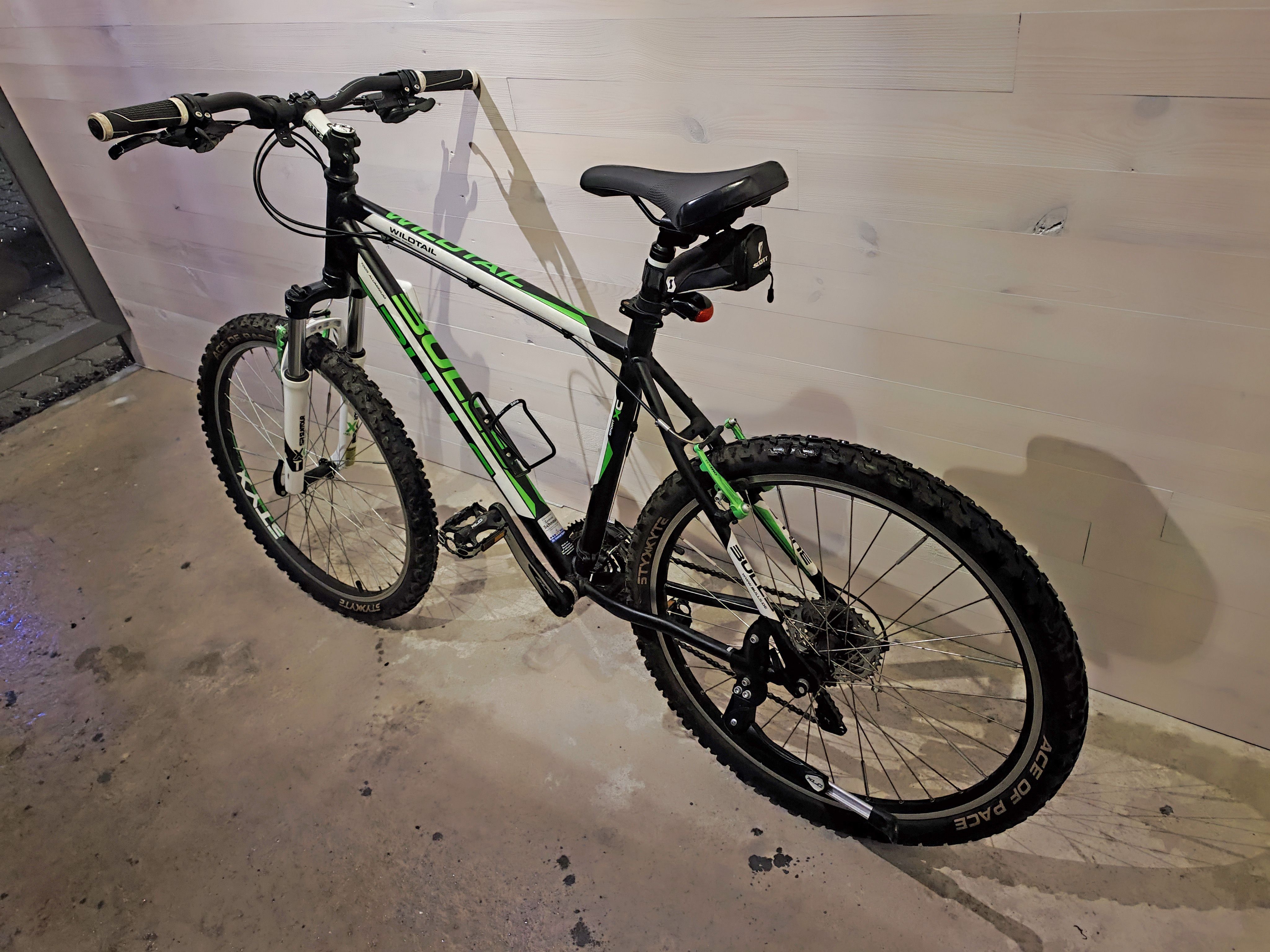 Genesis 2900 max discount air mountain bike