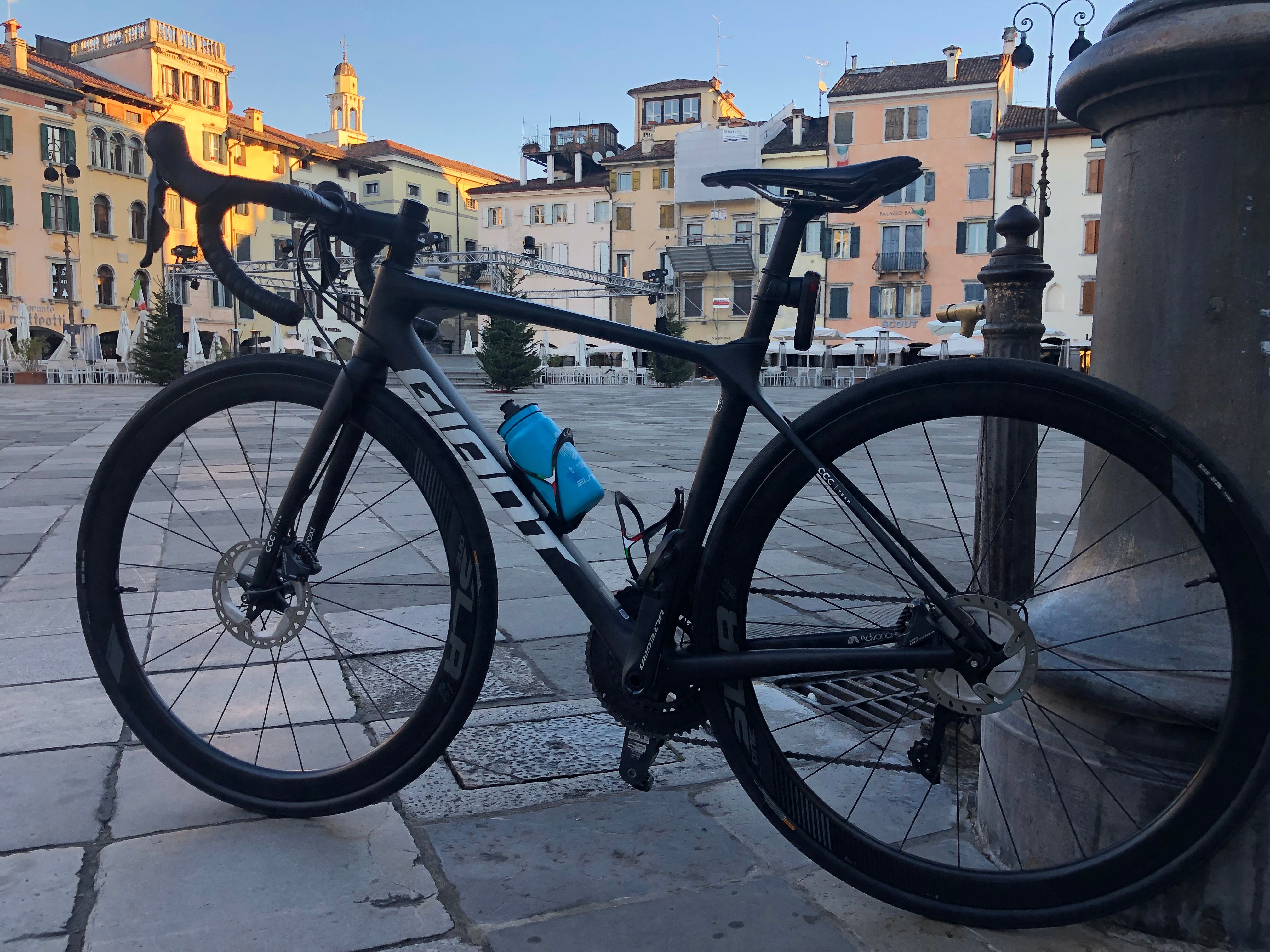 Giant ccc best sale team bike 2021