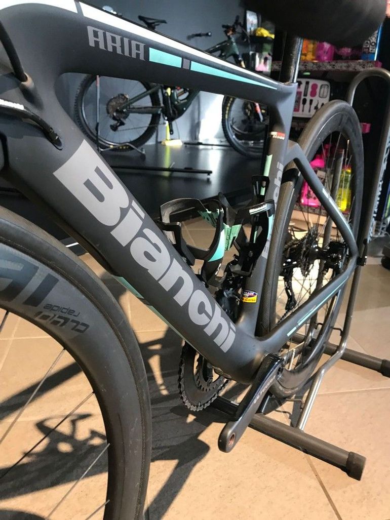 Bianchi Aria Disc Ultegra used in 47 cm buycycle UK