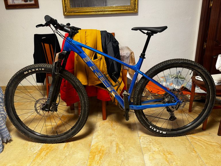 Używany Trek X-Caliber 9 2023 Mountainbike — zdjęcie 1 z 8