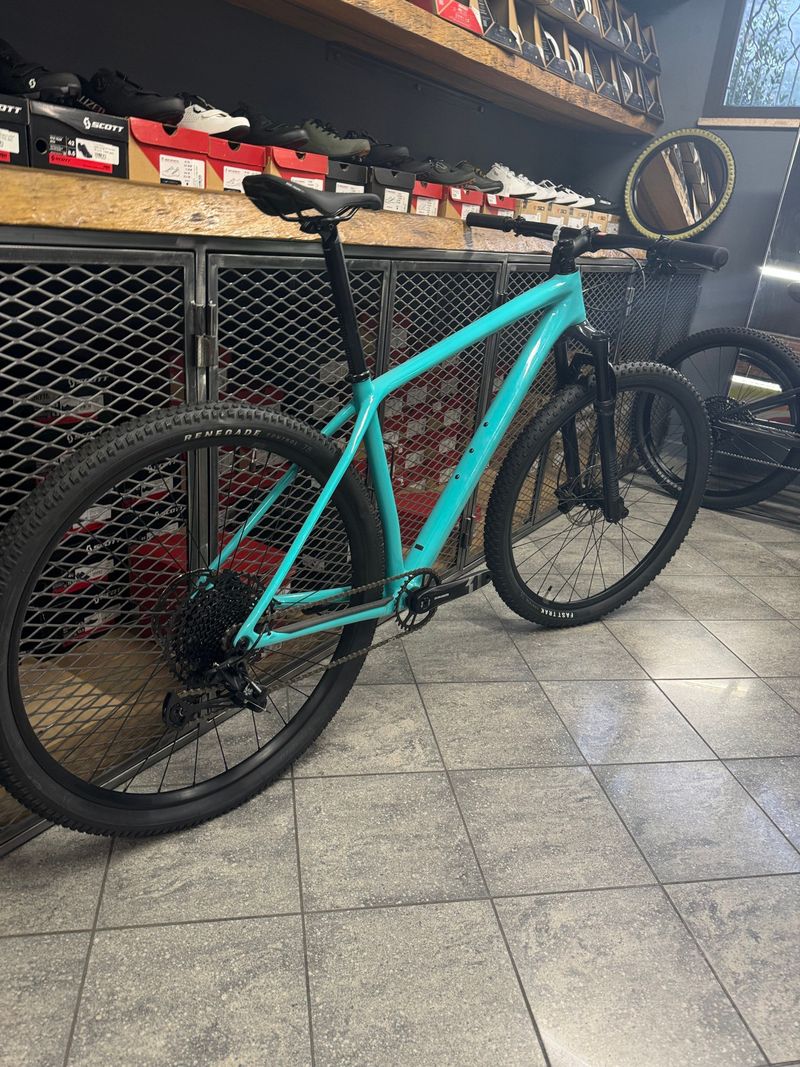 Used Specialized Epic HT 2023 Mountainbike, Blue — image 2 of 3