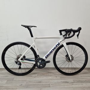 Bianchi Aria Disc Ultegra used in 55 cm | buycycle USA