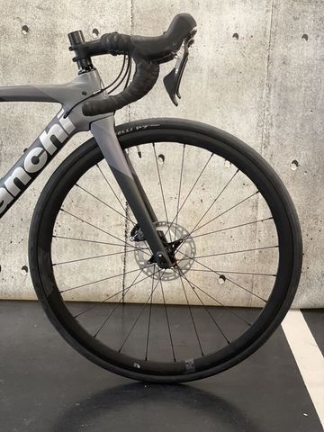 Used Bianchi Oltre XR3 2022 Road & Gravel, Light Gray — image 2 of 7