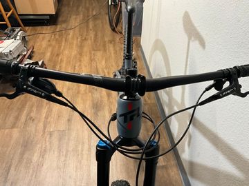 Used Transition Spire Carbon GX Code 2023 Mountainbike, Light Gray, 29 — image 4 of 5