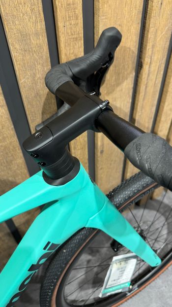 Used Bianchi Impulso Pro 2024 Road & Gravel, Green — image 8 of 11