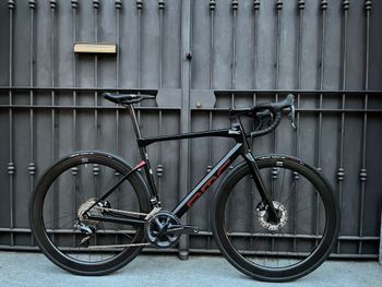 Used BMC Roadmachine 01 FOUR 2020 Road & Gravel, Black — image 1 of 15