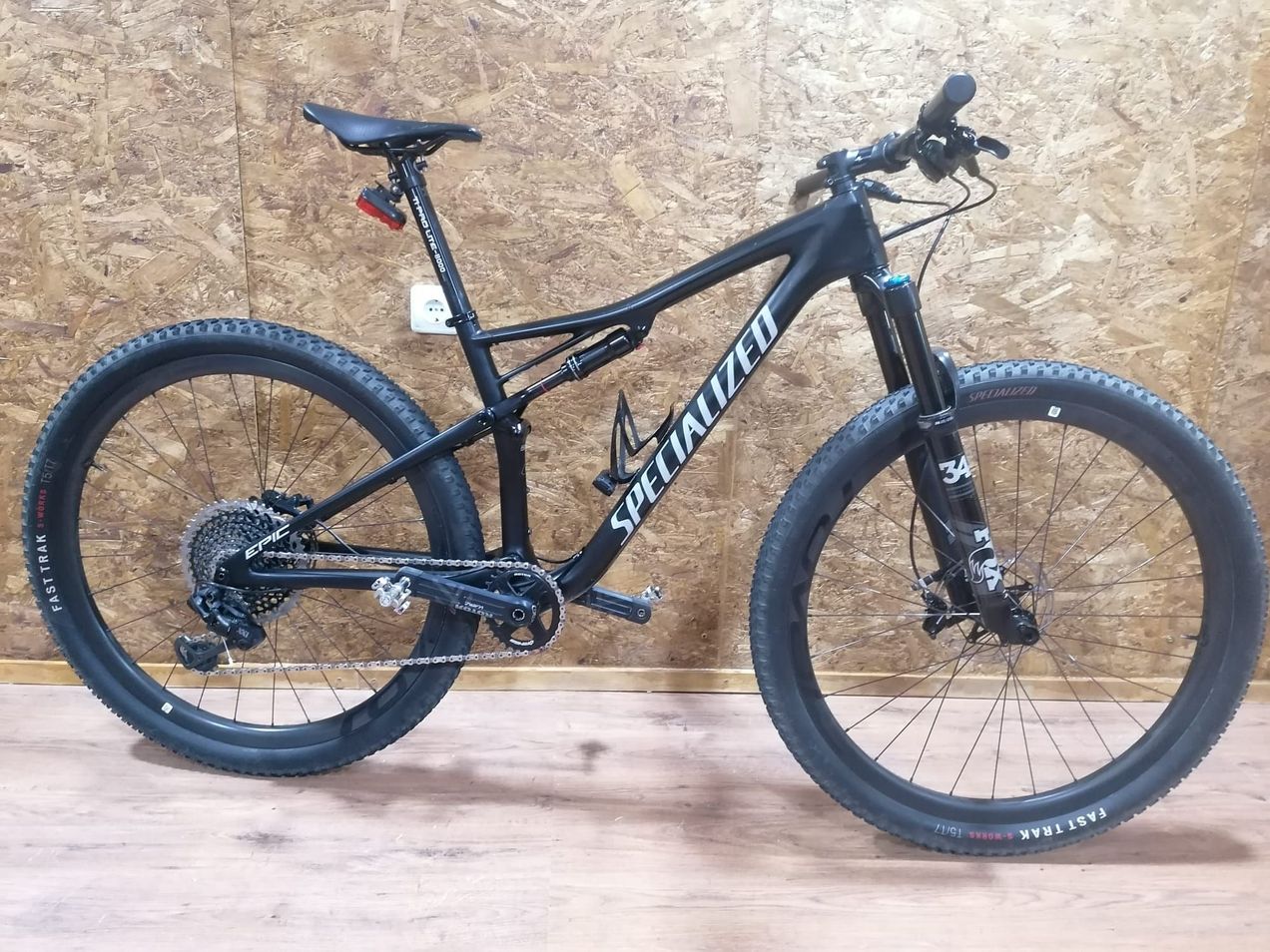 Specialized epic expert carbon outlet 2020