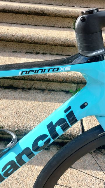 Używany Bianchi Infinito XE Rival AXS 2022 Road & Gravel — zdjęcie 9 z 12