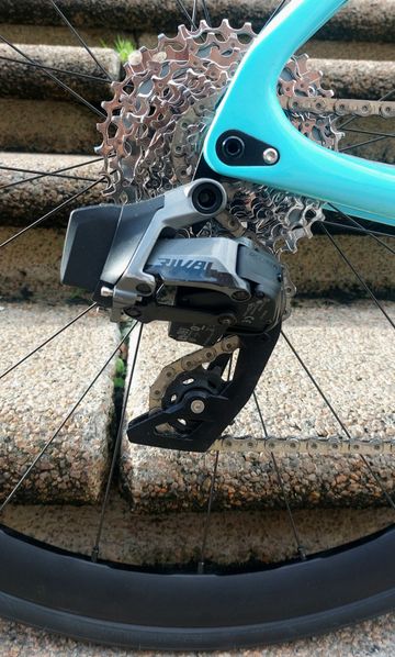 Używany Bianchi Infinito XE Rival AXS 2022 Road & Gravel — zdjęcie 4 z 12