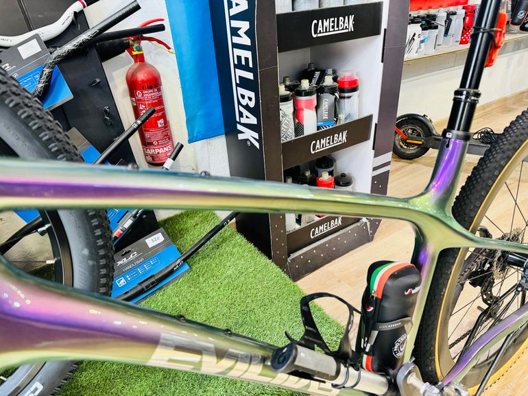 Used Evil CHAMOIS HAGAR 2021 Road & Gravel — image 5 of 8