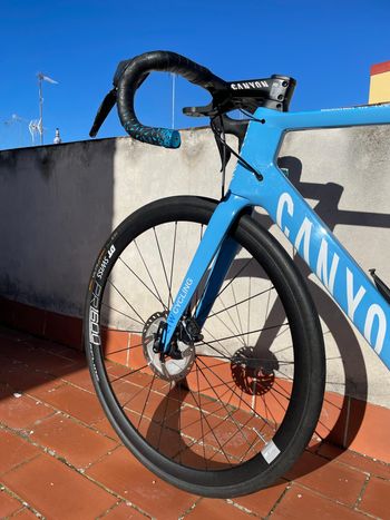 Used Canyon Aeroad CF SLX 8 Disc Di2 2020 Road & Gravel, Blue — image 7 of 21