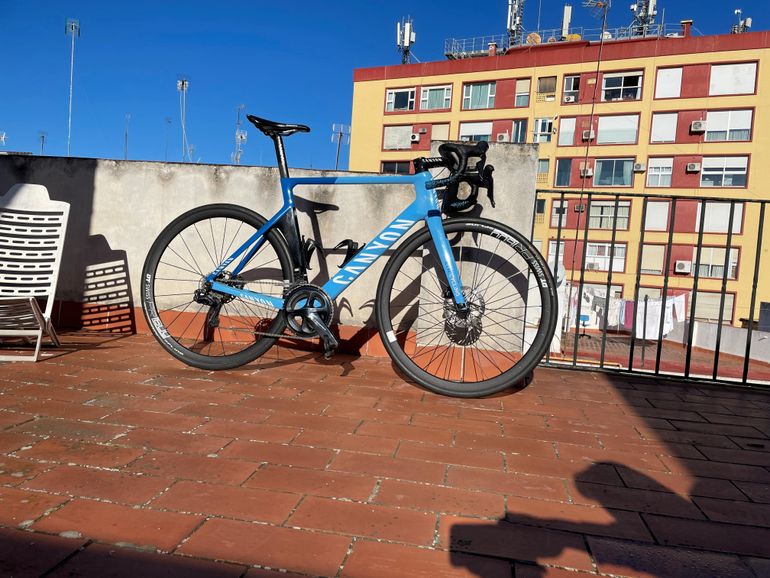 Used Canyon Aeroad CF SLX 8 Disc Di2 2020 Road & Gravel, Blue — image 20 of 21
