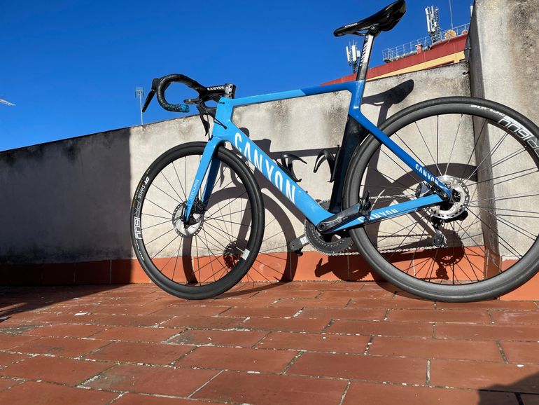 Used Canyon Aeroad CF SLX 8 Disc Di2 2020 Road & Gravel, Blue — image 11 of 21