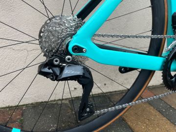 Używany Bianchi Aria - 105 Di2 2022 Road & Gravel — zdjęcie 5 z 6