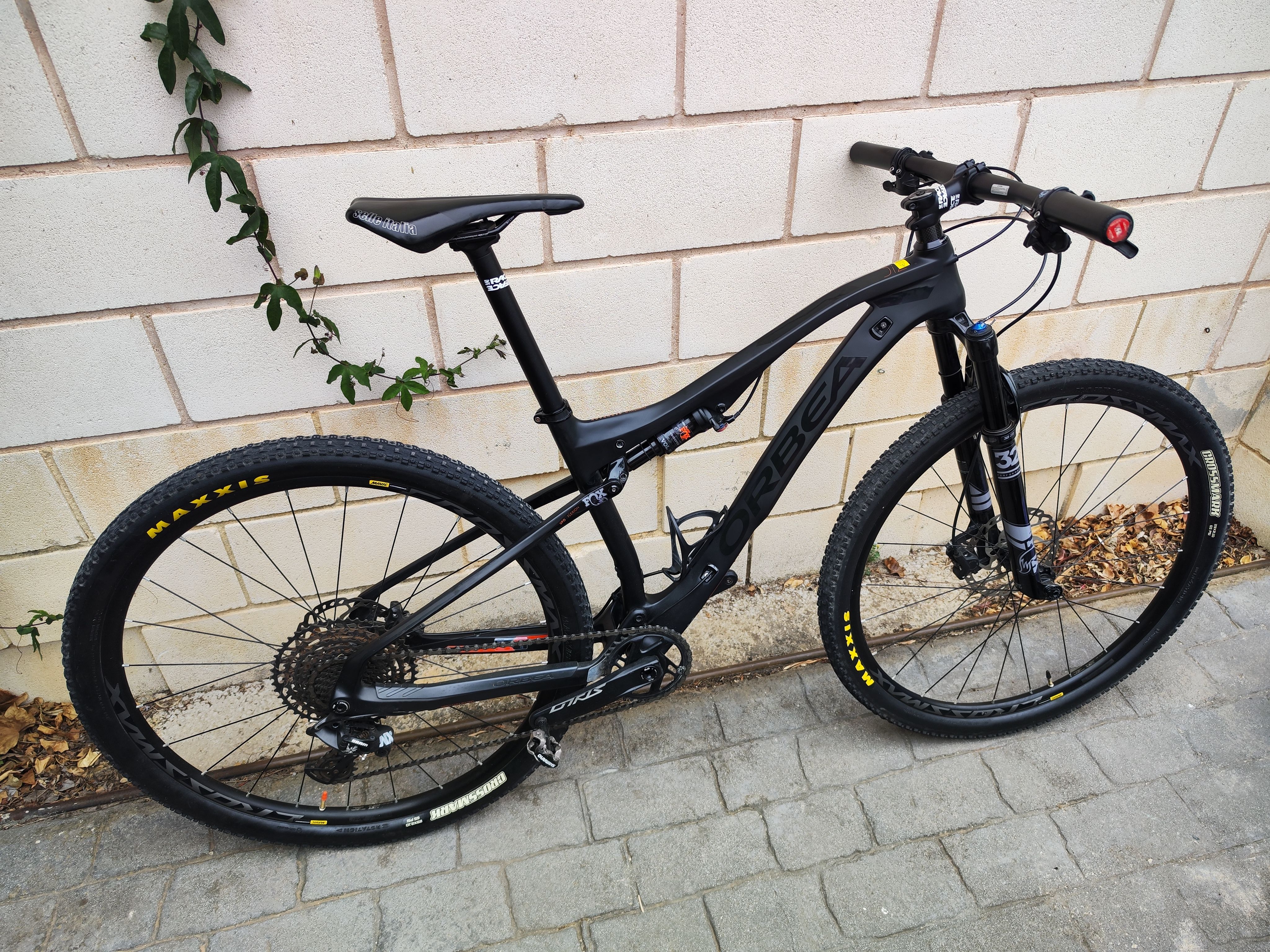 Orbea oiz best sale m50 carbon 2019