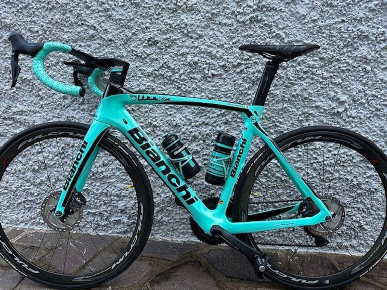 Bianchi oltre xr4 cv ultegra di2 hot sale compact disc road bike 2019