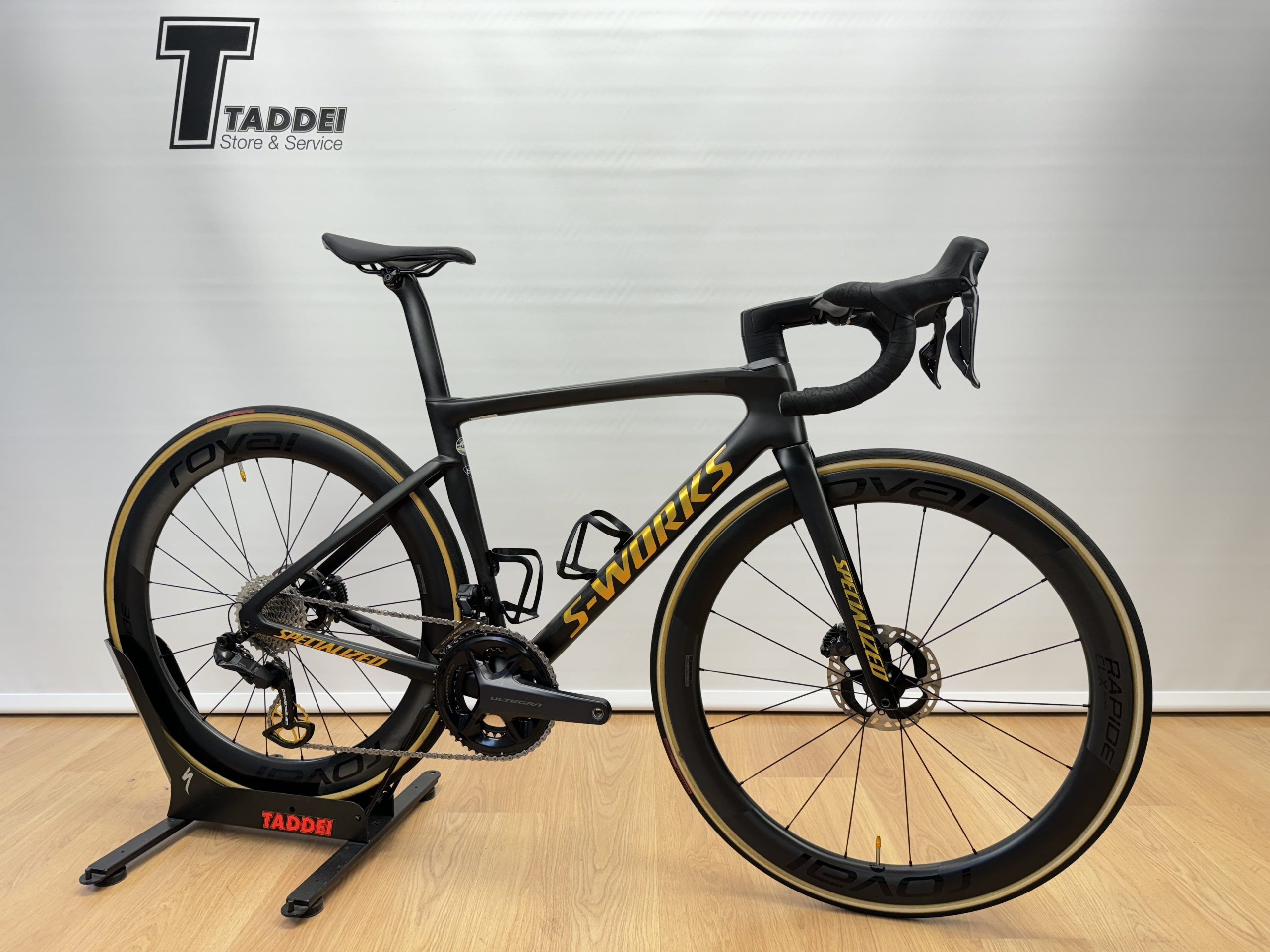 S works store tarmac 52