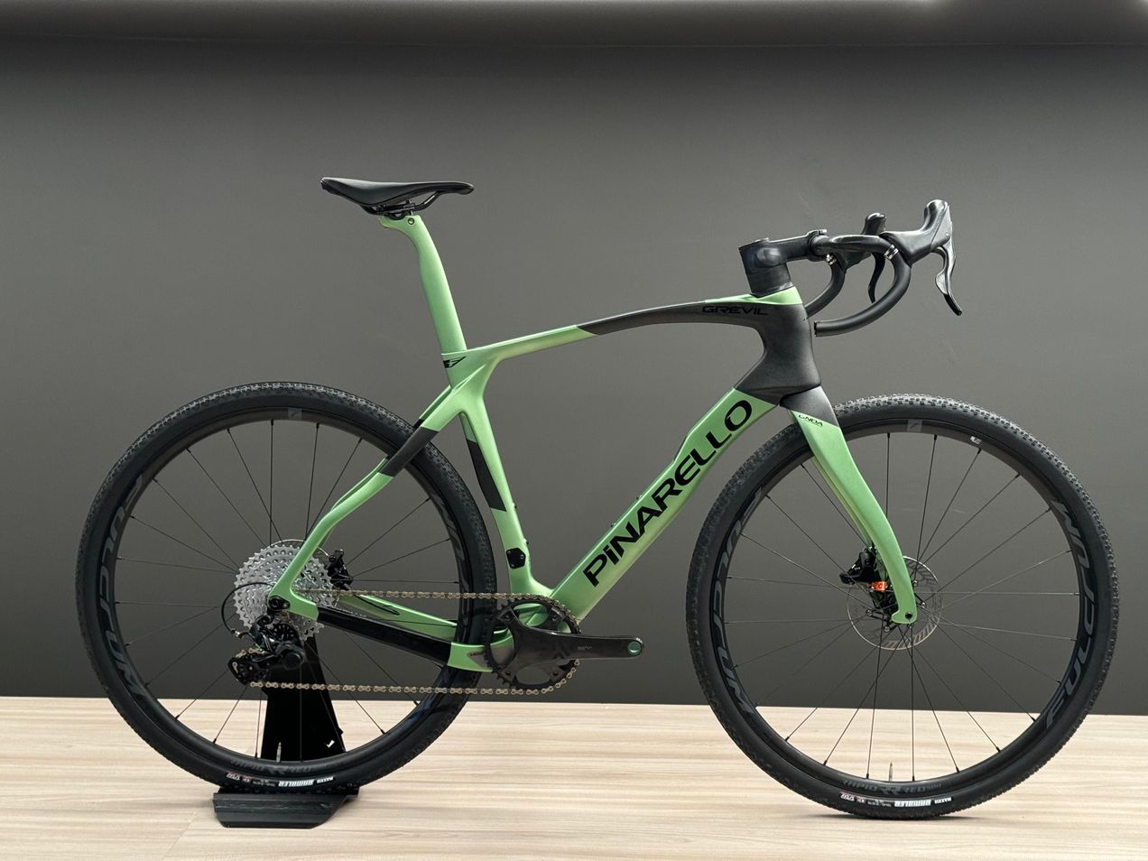 Pinarello 2024 grevil frameset