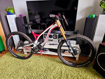 Brugt Commencal SUPREME DH 29 TEAM 2022 2022 Mountainbike — billede 1 af 13