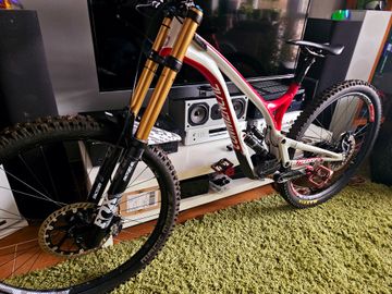Brugt Commencal SUPREME DH 29 TEAM 2022 2022 Mountainbike — billede 13 af 13