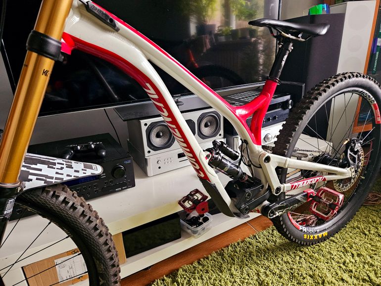 Brugt Commencal SUPREME DH 29 TEAM 2022 2022 Mountainbike — billede 10 af 13