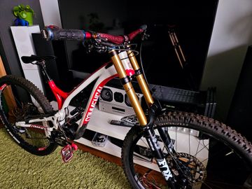 Brugt Commencal SUPREME DH 29 TEAM 2022 2022 Mountainbike — billede 2 af 13