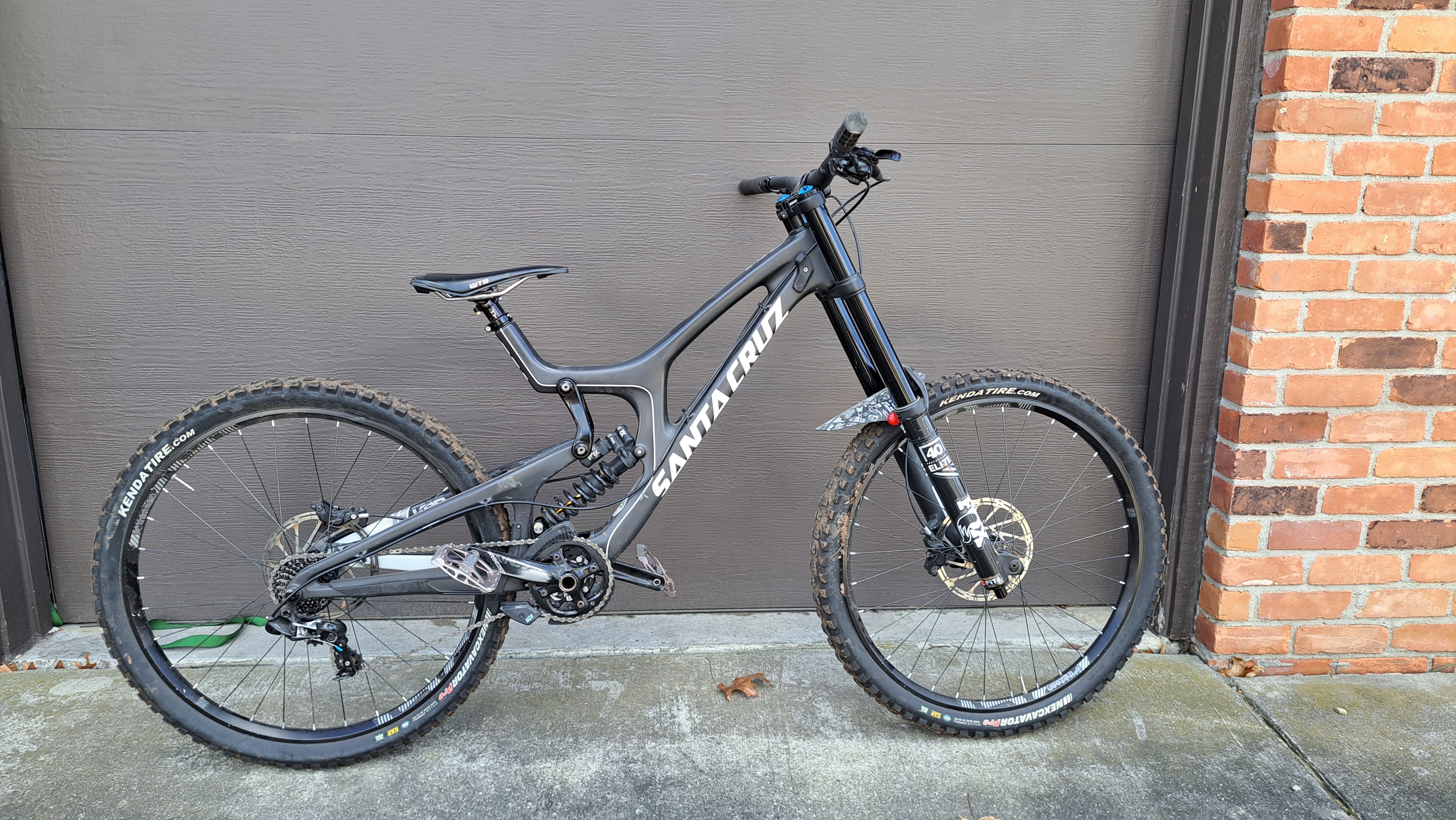 Santa Cruz V10 X01 / Carbon CC / 29 used in L | buycycle USA