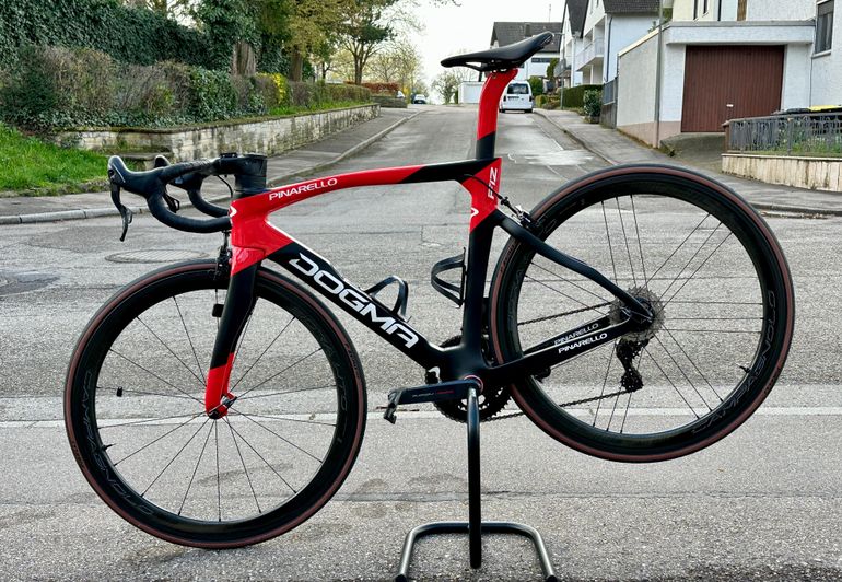 Used Pinarello Dogma F12 2021 Road & Gravel, Schwarz — image 2 of 7