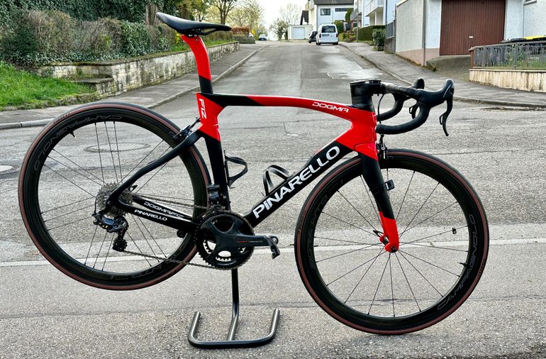 Used Pinarello Dogma F12 2021 Road & Gravel, Schwarz — image 1 of 7