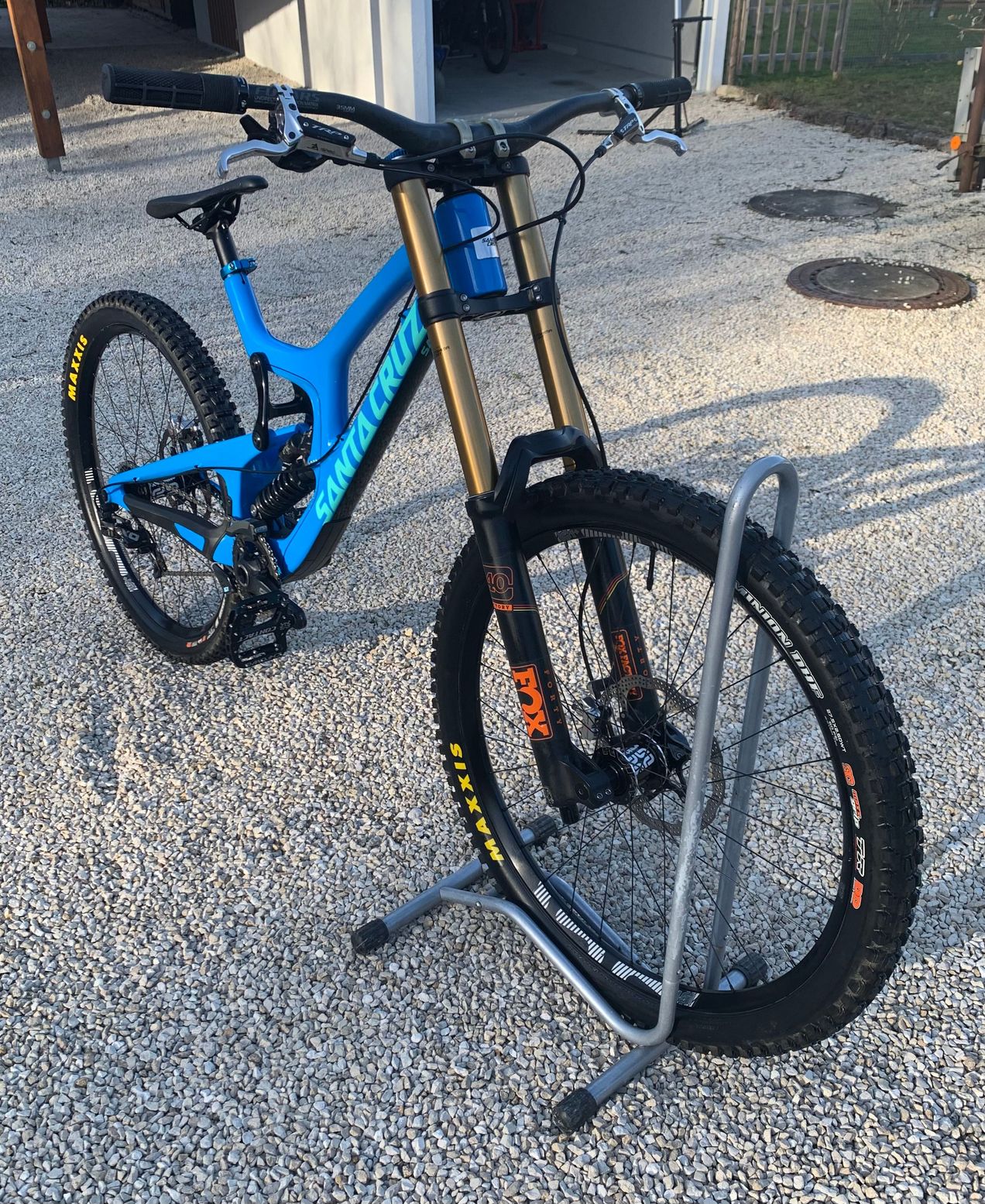 Santa cruz best sale v10 blue