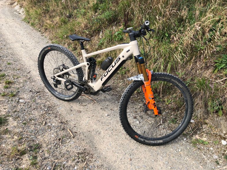 Used Focus SAM2 6.9 2021 2021 Mountainbike, Light Gray — image 1 of 7