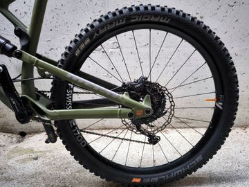 Używany Nukeproof Mega 275c Factory 2019 2019 Mountainbike — zdjęcie 4 z 20