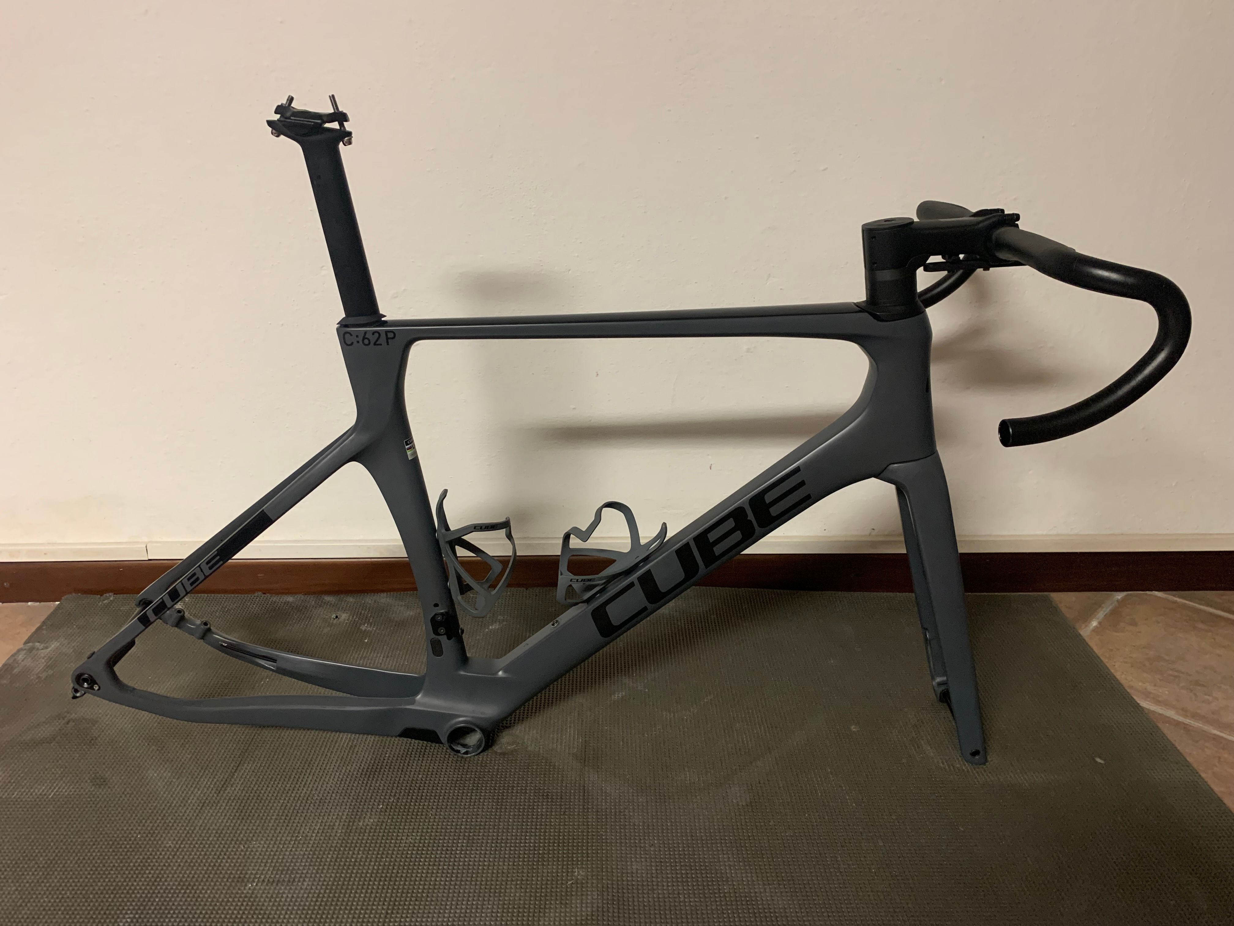 Cube frameset store