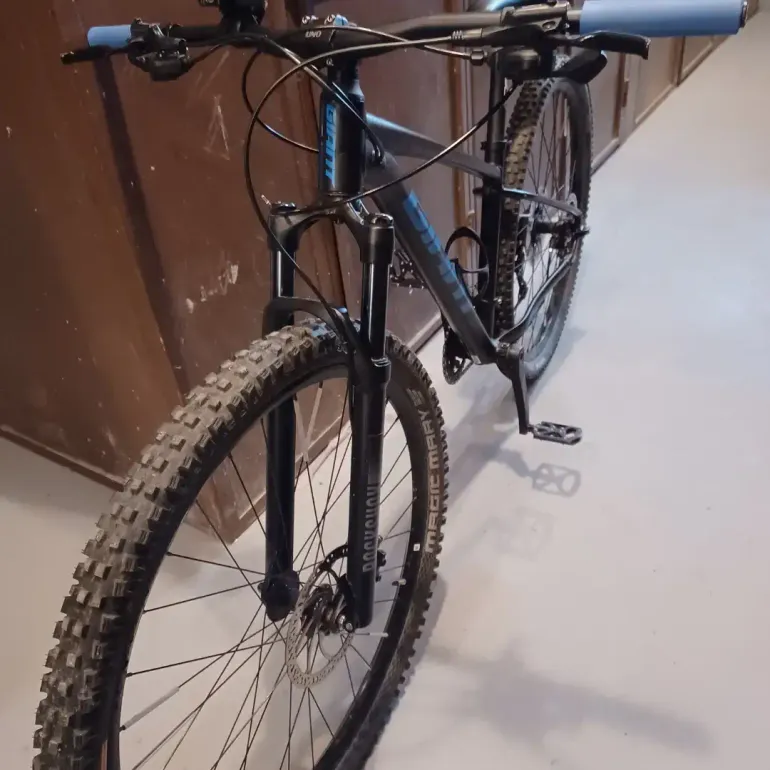 Used Giant Thalon 2021 Mountainbike, Black — image 4 of 6