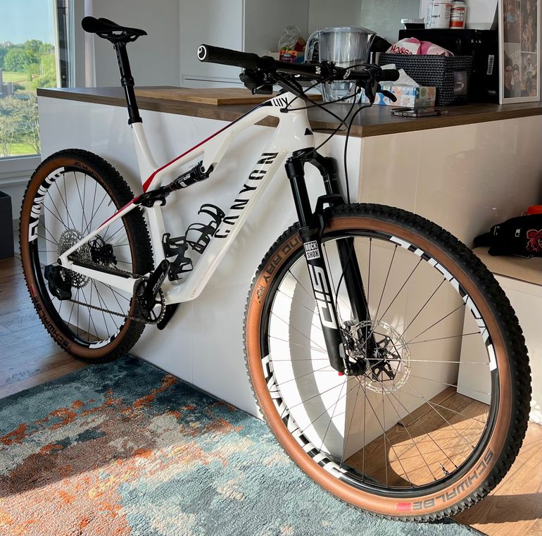 Used Canyon Lux CF 6 2021 2021 Mountainbike — image 1 of 11