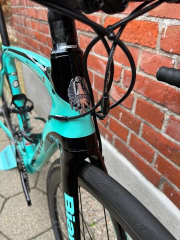 Used Bianchi Oltre XR3 CV Disc Carbon/Campagnolo Potenza 2x11/Size 53/Good Condition! 2021 Road & Gravel, Green — image 6 of 14