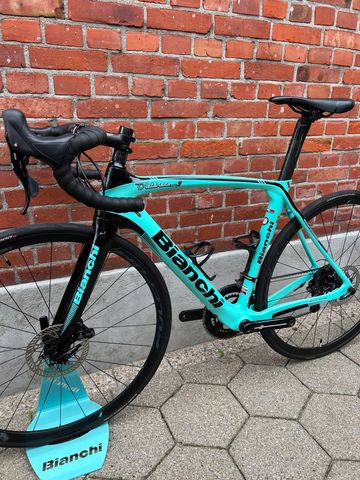 Used Bianchi Oltre XR3 CV Disc Carbon/Campagnolo Potenza 2x11/Size 53/Good Condition! 2021 Road & Gravel, Green — image 12 of 14