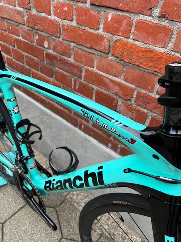 Used Bianchi Oltre XR3 CV Disc Carbon/Campagnolo Potenza 2x11/Size 53/Good Condition! 2021 Road & Gravel, Green — image 8 of 14