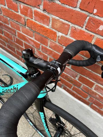 Used Bianchi Oltre XR3 CV Disc Carbon/Campagnolo Potenza 2x11/Size 53/Good Condition! 2021 Road & Gravel, Green — image 7 of 14