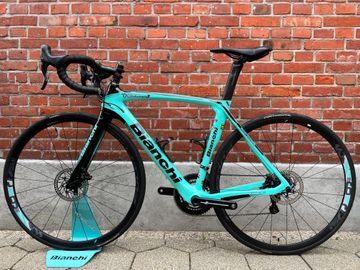 Used Bianchi Oltre XR3 CV Disc Carbon/Campagnolo Potenza 2x11/Size 53/Good Condition! 2021 Road & Gravel, Green — image 11 of 14