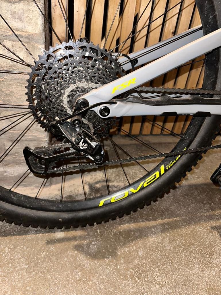 Used Specialized Stumpjumper FSR Comp 12-spd 2020 Mountainbike, Light Gray — image 3 of 5