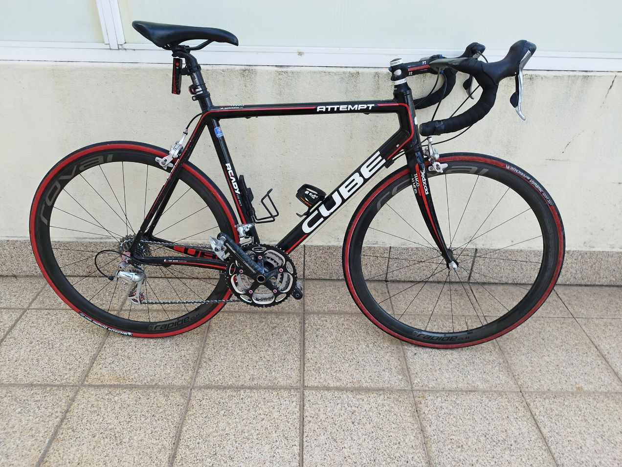 Cube attempt sales road bike