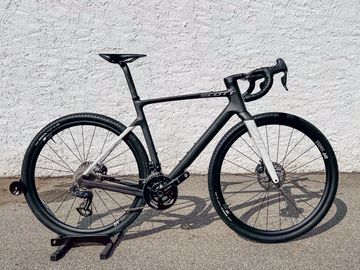 Gebrauchtes Scott Addict Gravel Tuned HMX GRX Di2 2x11 CeramicSpeed 2022 2022 Road & Gravel, Schwarz — Bild 1 von 28