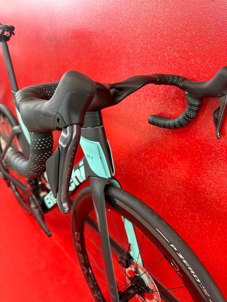 Used Bianchi Oltre PRO - Ultegra Di2 2023 2023 Road & Gravel — image 4 of 14