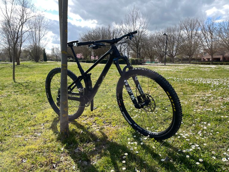 Used YT Industries Izzo CORE 2 29 2022 2022 Mountainbike, Black, 29 — image 3 of 13