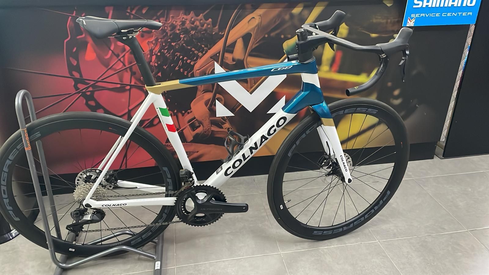 Colnago C68 Allroad Disc Ultegra Di2 8100 W Fulcrum Wind 400 Wheels